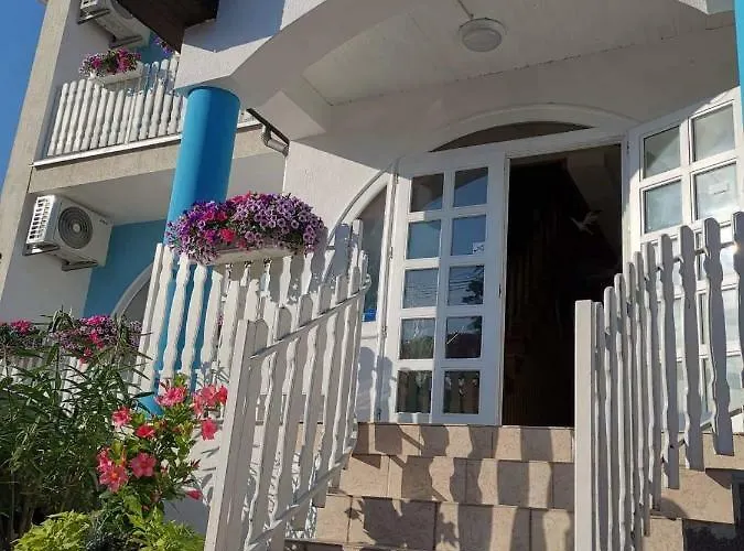 Balcsi Bed & Breakfast 2*